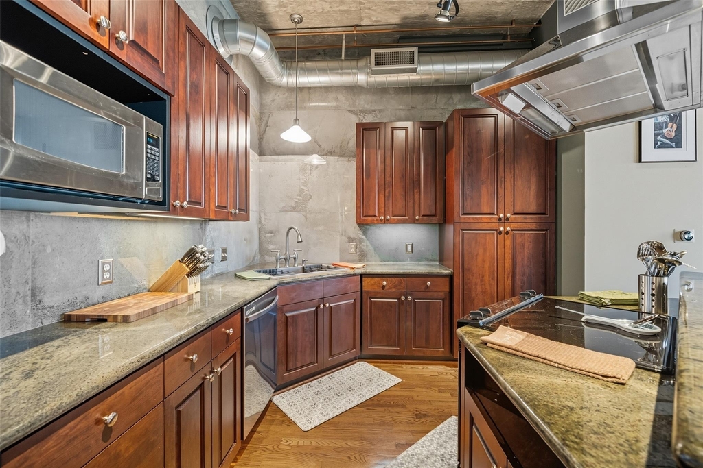 505 Bastrop Street - Photo 7