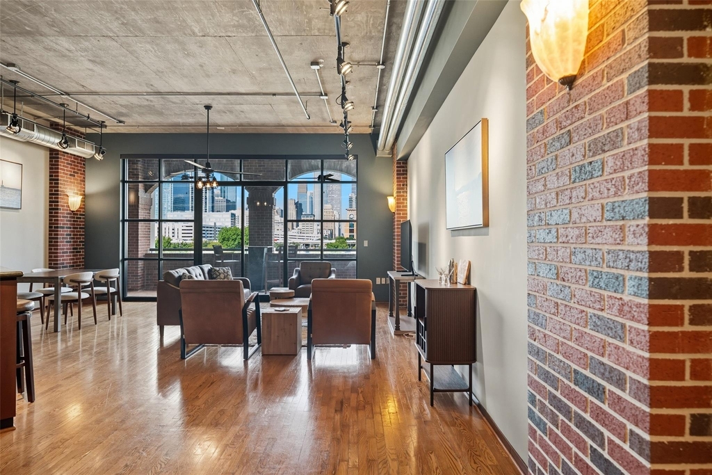 505 Bastrop Street - Photo 4