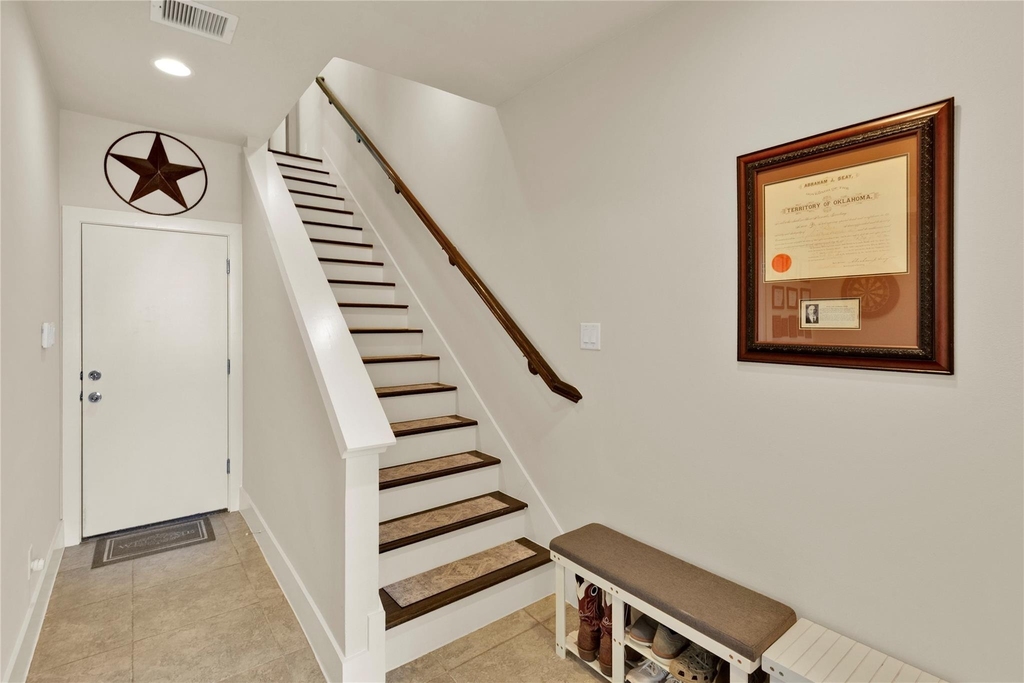 1413 Nagle Street - Photo 3