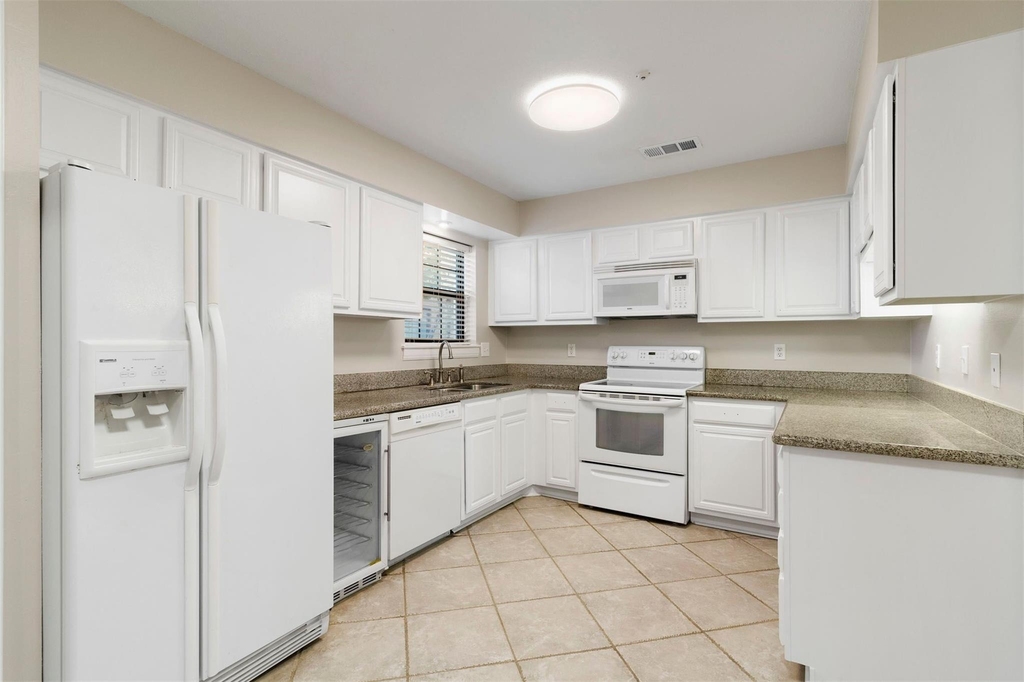 1042 Augusta Drive - Photo 5