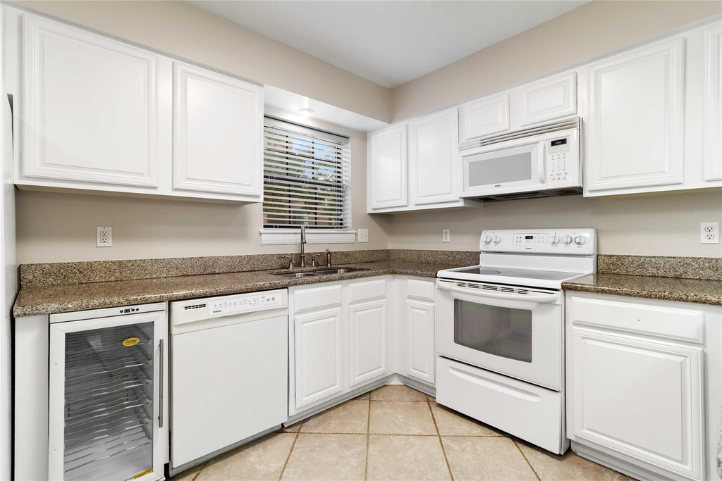 1042 Augusta Drive - Photo 6