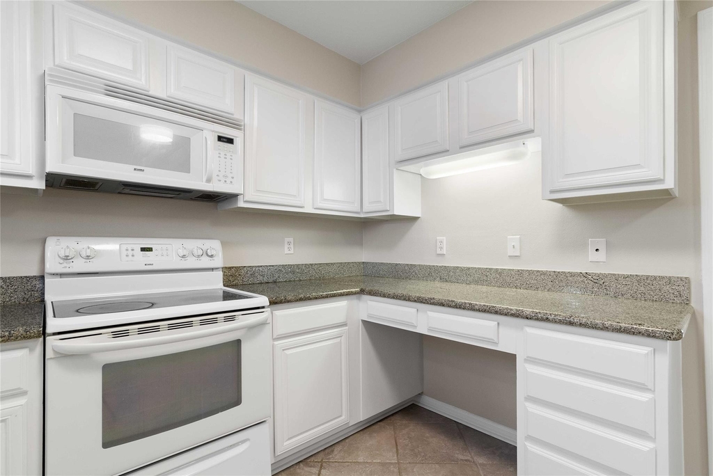 1042 Augusta Drive - Photo 7