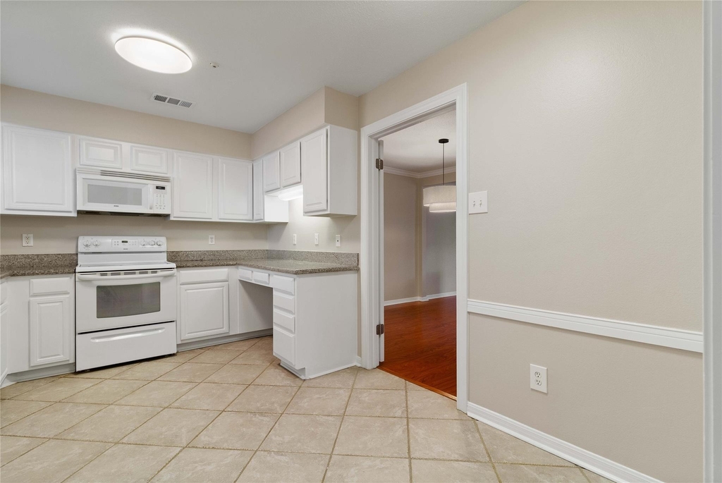1042 Augusta Drive - Photo 8