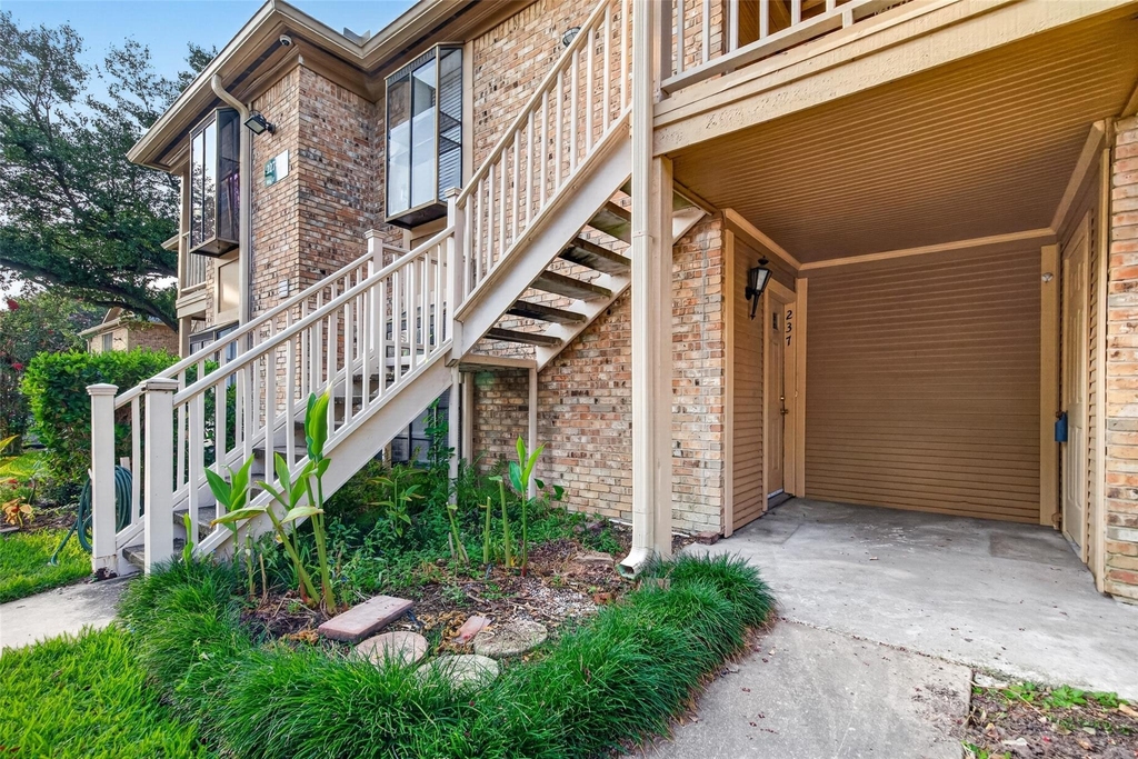 1311 Antoine Drive - Photo 4