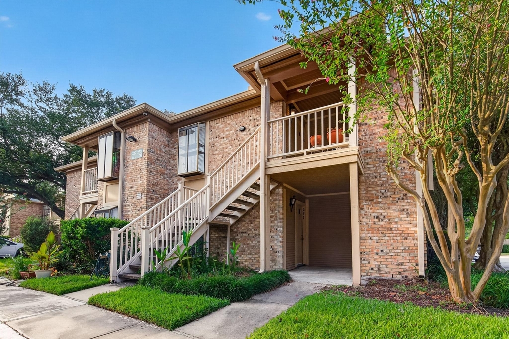 1311 Antoine Drive - Photo 2