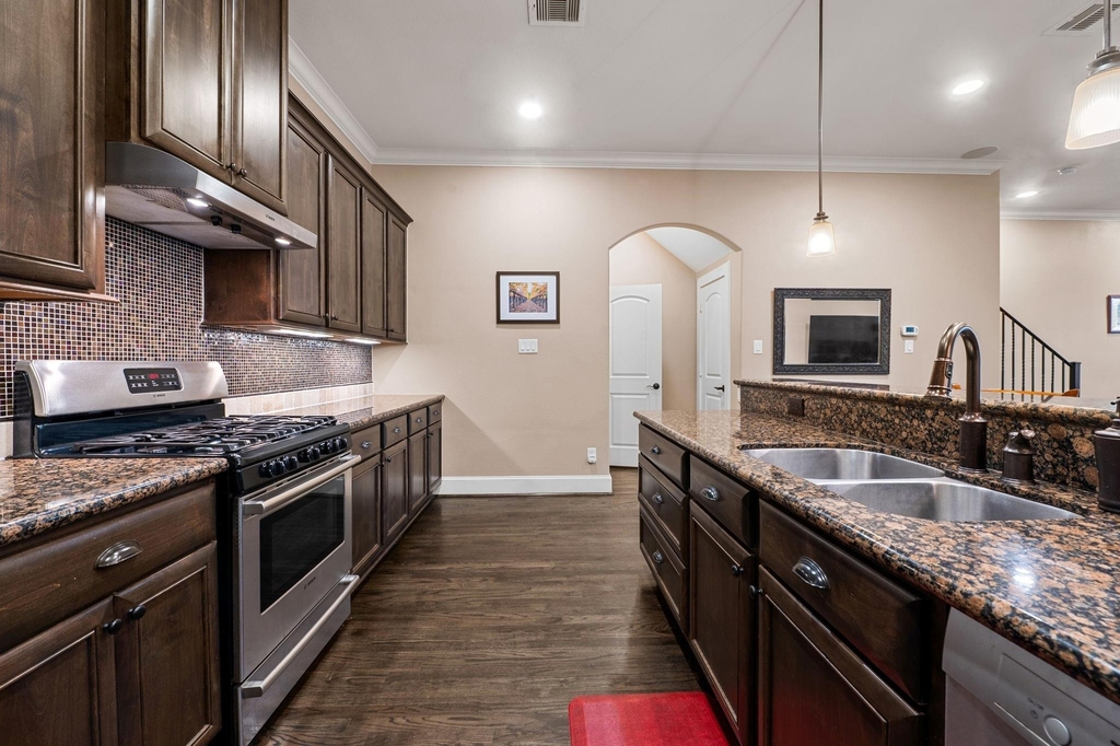 311 Bethje Street - Photo 6