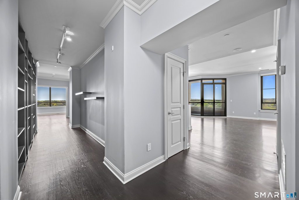 100 Parrott Drive - Photo 0