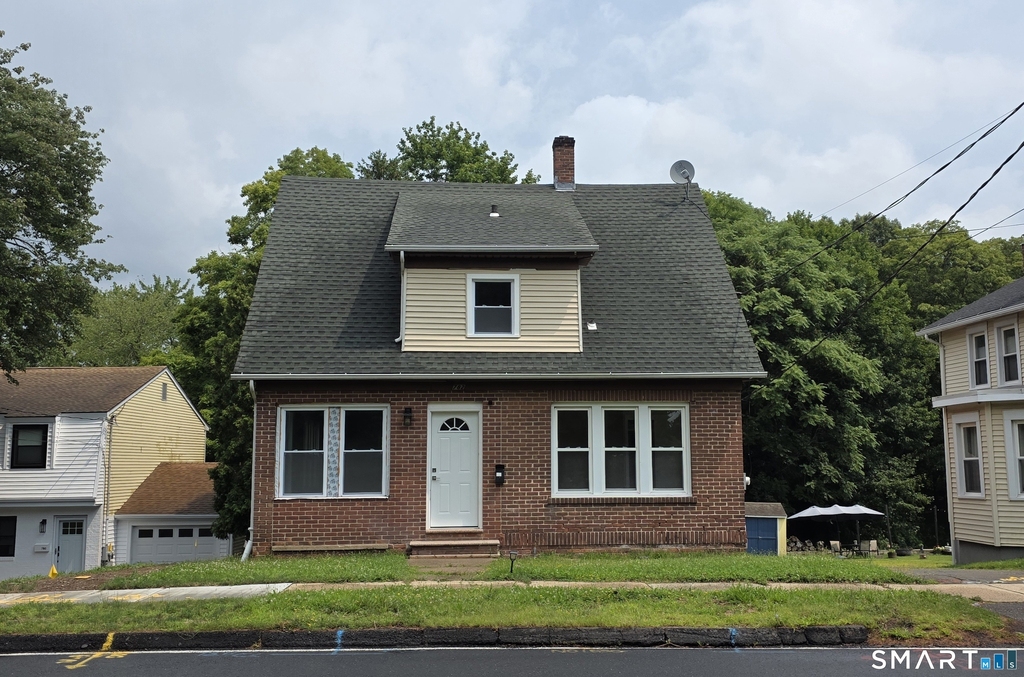 782 Center Street - Photo 0