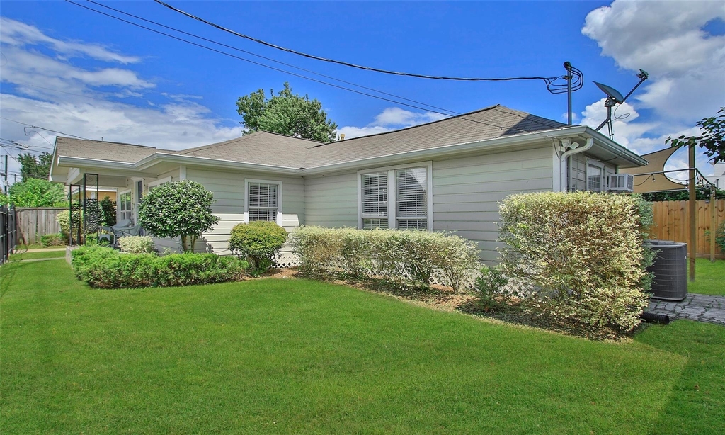 1518 Sabine Street - Photo 3