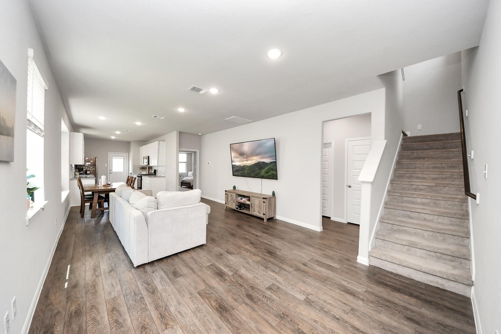 13820 Diamondback Drive - Photo 4