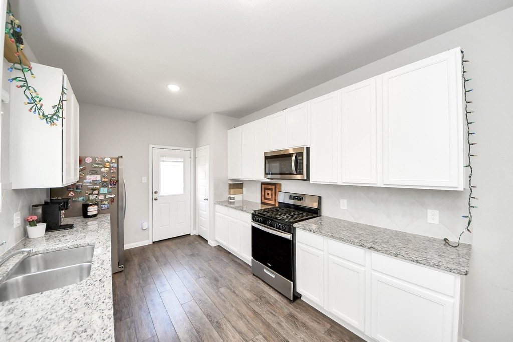 13820 Diamondback Drive - Photo 10