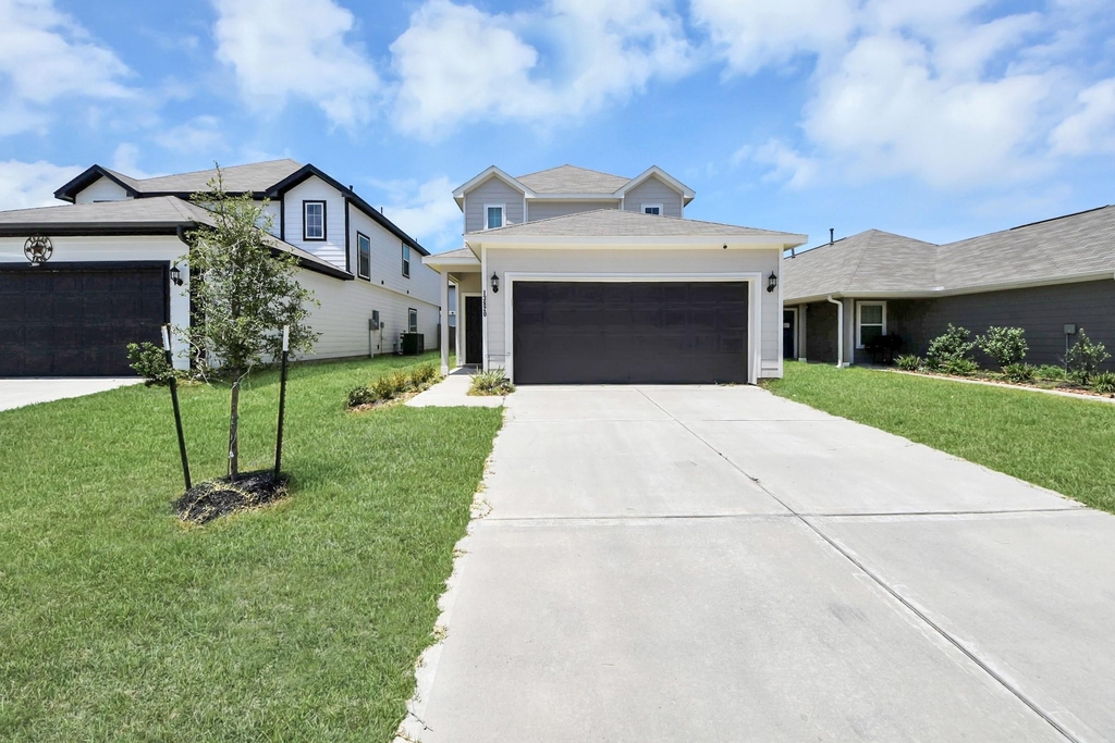 13820 Diamondback Drive - Photo 0