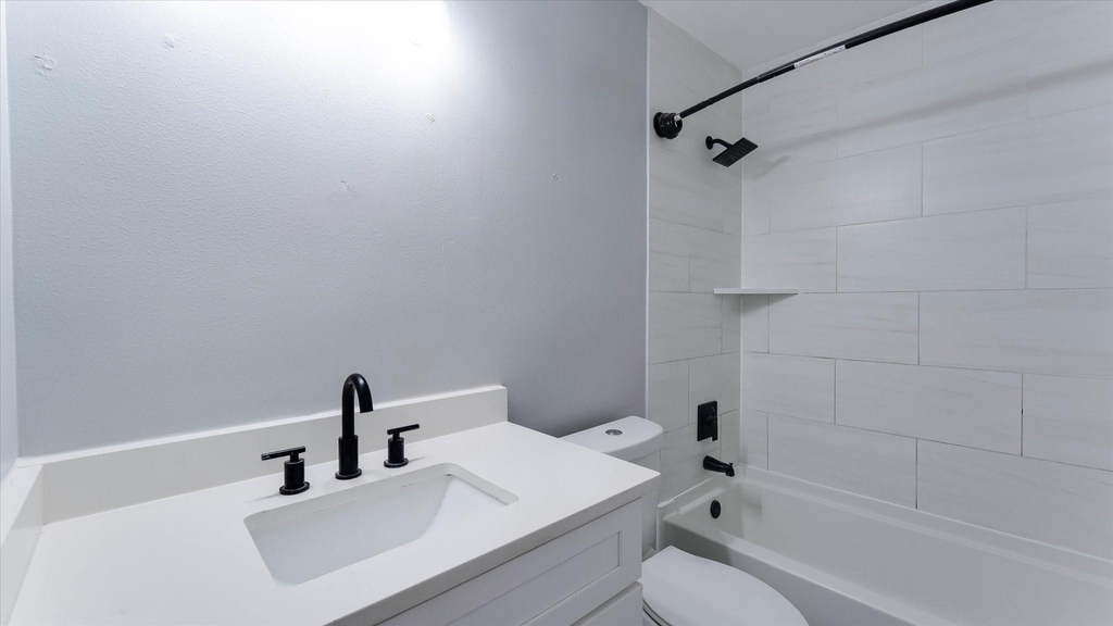 3819 W Traditions Court - Photo 11