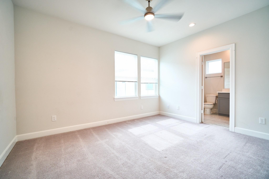 2802 Grand Fountains Drive - Photo 19