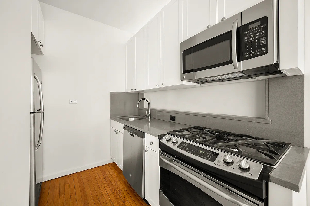 121 Madison Avenue - Photo 1