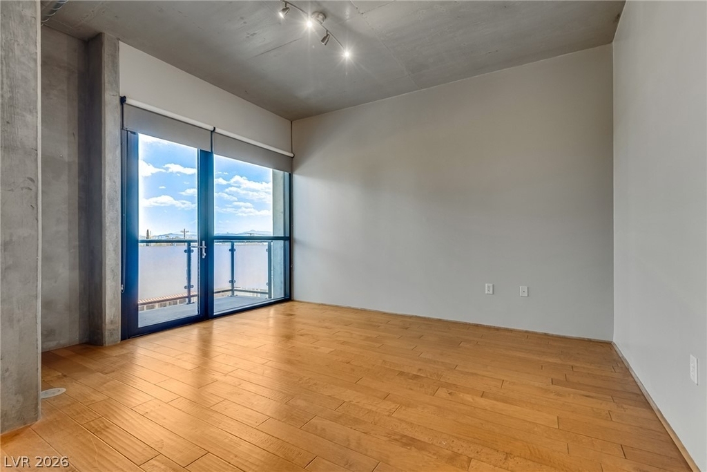 353 E Bonneville Avenue - Photo 9