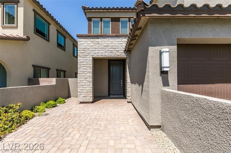 109 Medianoche Street - Photo 2