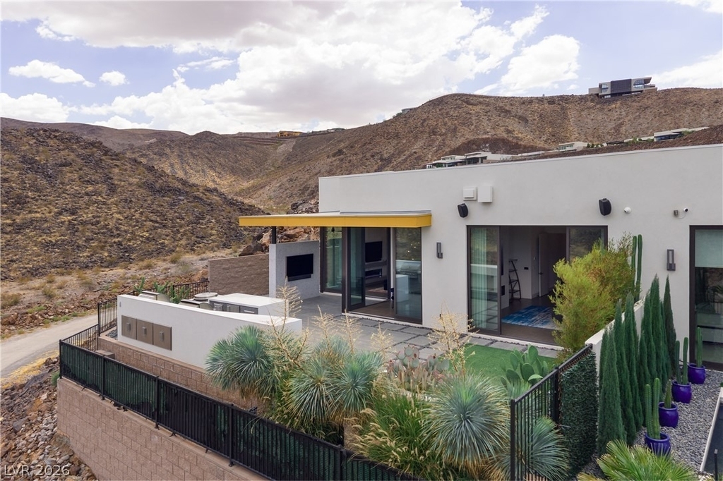 692 Scenic Cliff Drive - Photo 15