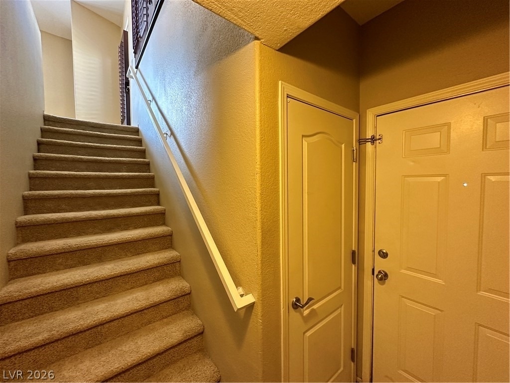 1621 Queen Victoria Street - Photo 3