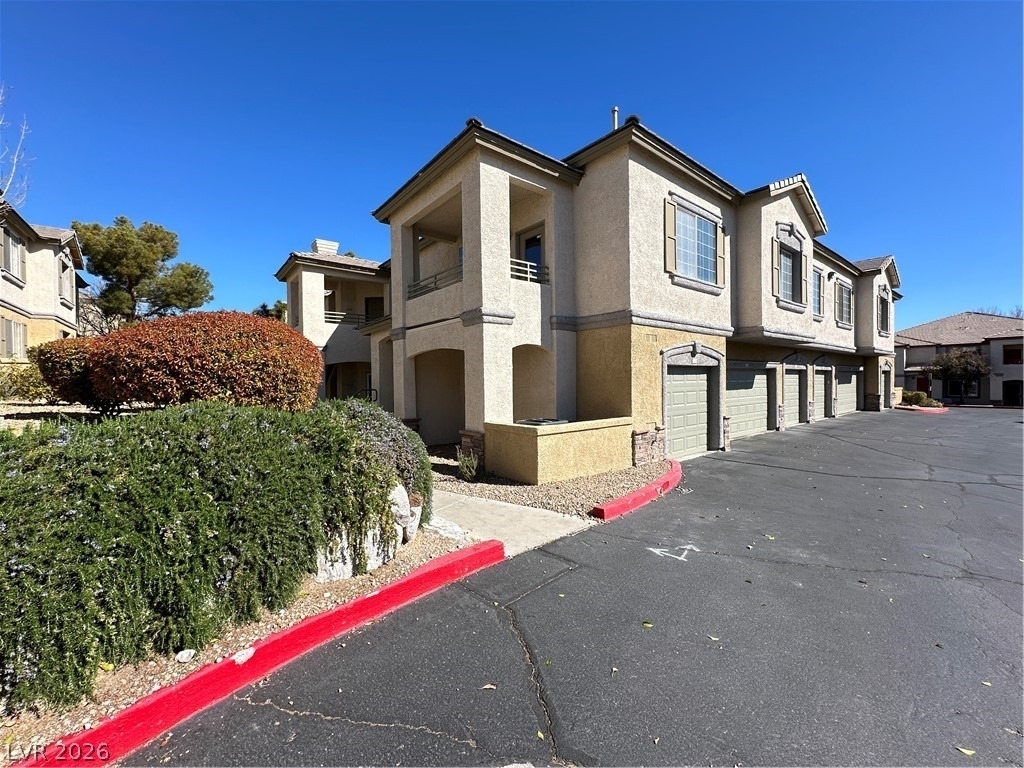1621 Queen Victoria Street - Photo 1