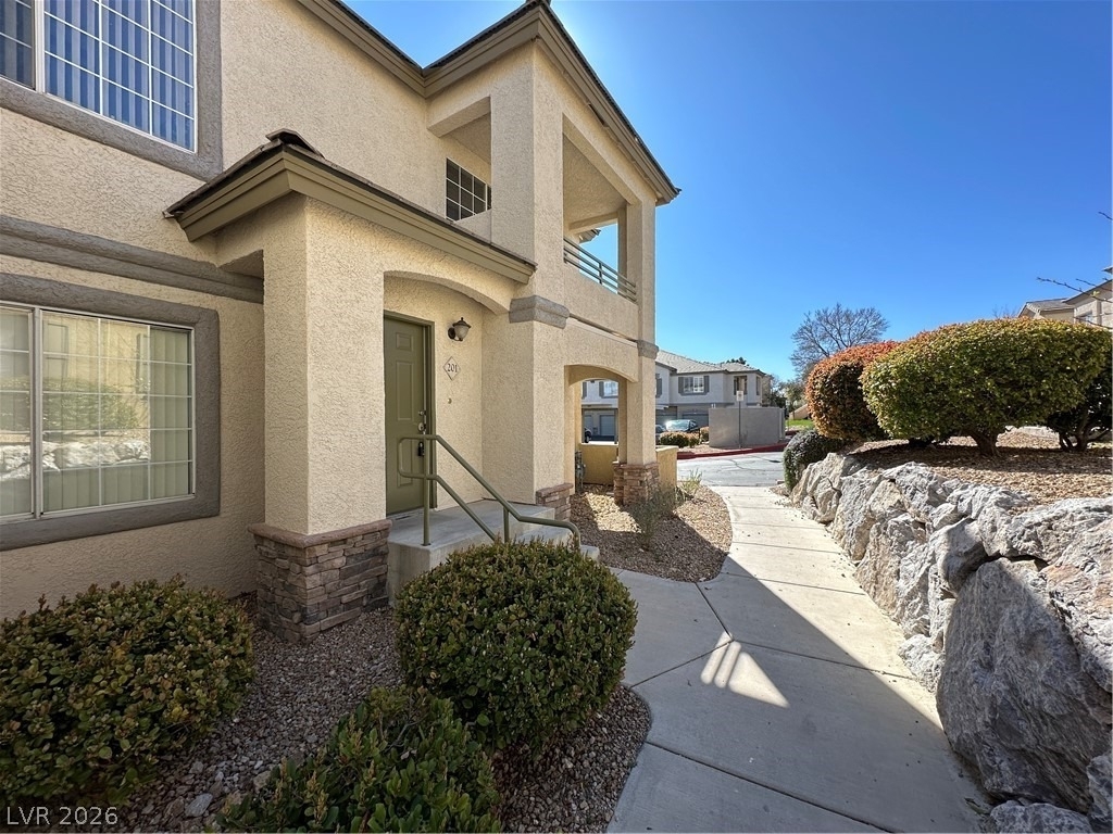 1621 Queen Victoria Street - Photo 2