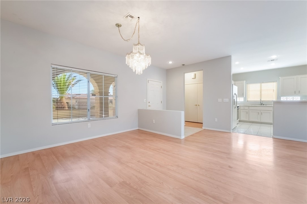 2571 Thatcher Avenue - Photo 6