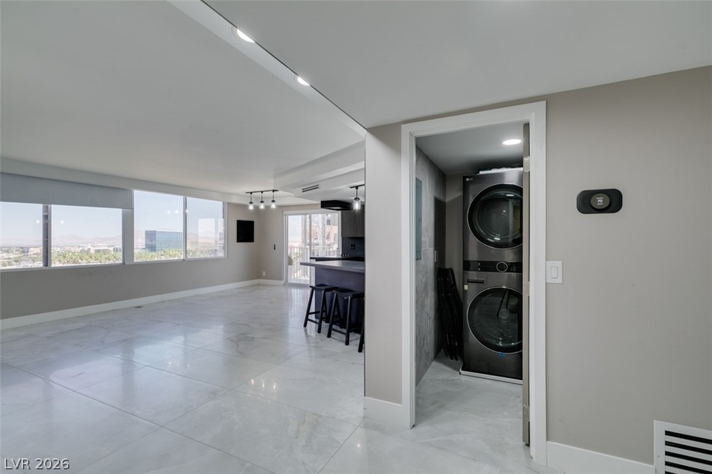 205 E Harmon Avenue - Photo 0