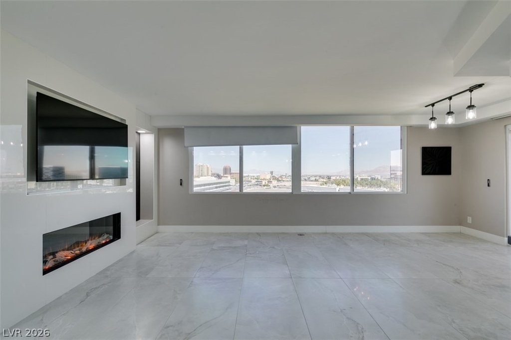 205 E Harmon Avenue - Photo 3