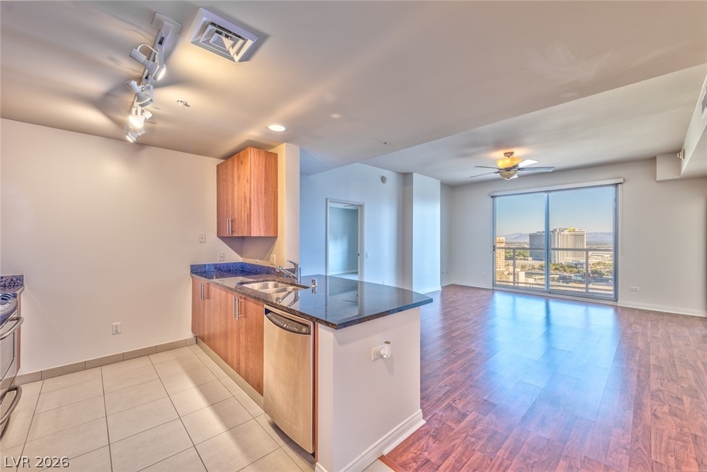 200 Sahara Avenue - Photo 2