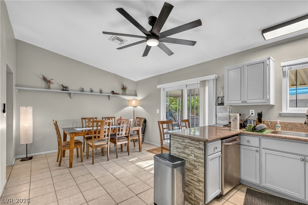 3730 Greenwood Dr. - Photo 2