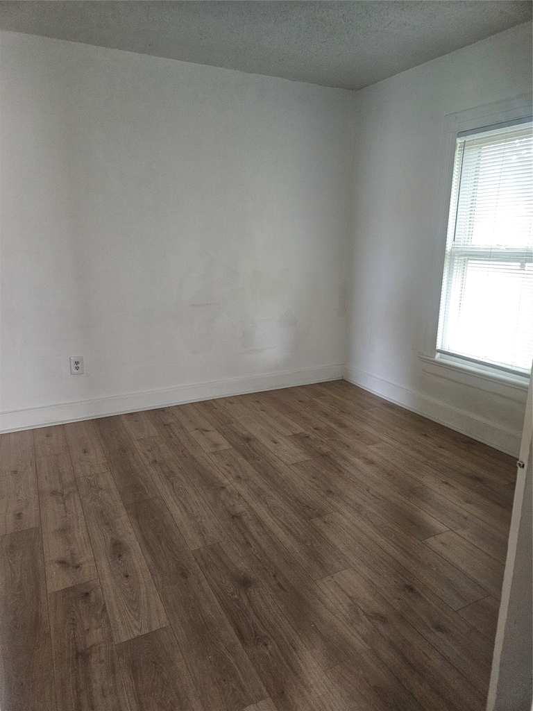 539 State St - Photo 6