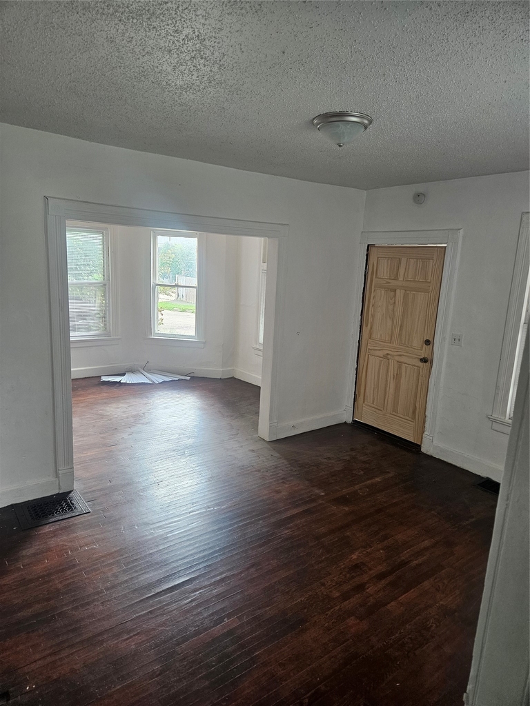 539 State St - Photo 5