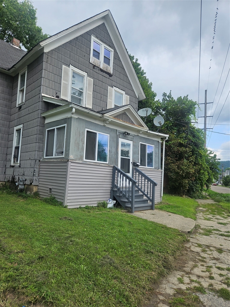 539 State St - Photo 2