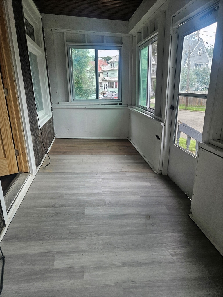 539 State St - Photo 3