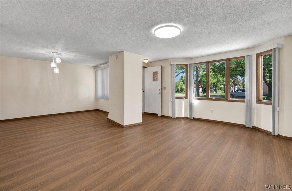 1 Emsworth Avenue - Photo 2