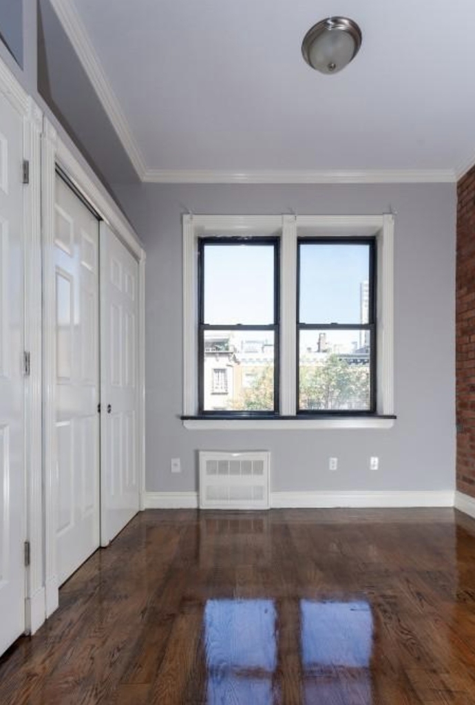 West 14th Street - Photo 2