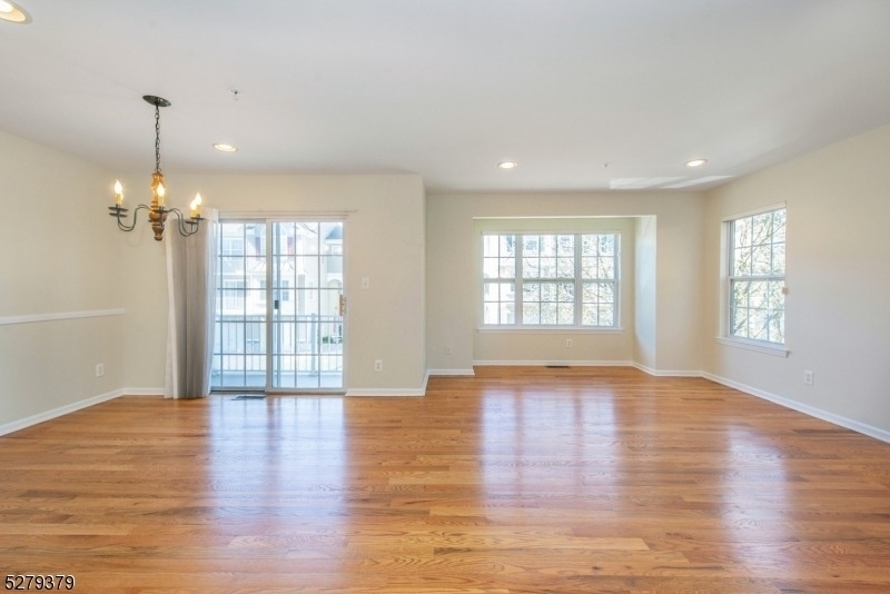 102 Lakeview Ct - Photo 4