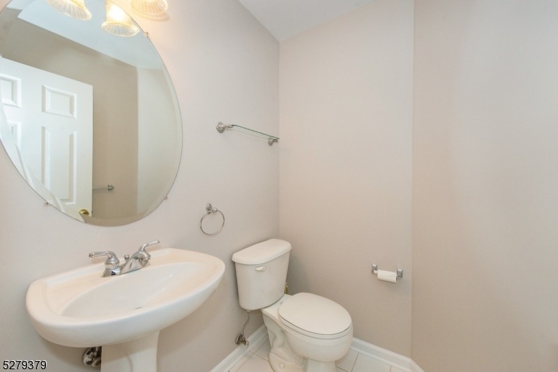 102 Lakeview Ct - Photo 9