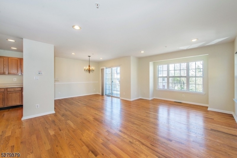 102 Lakeview Ct - Photo 3