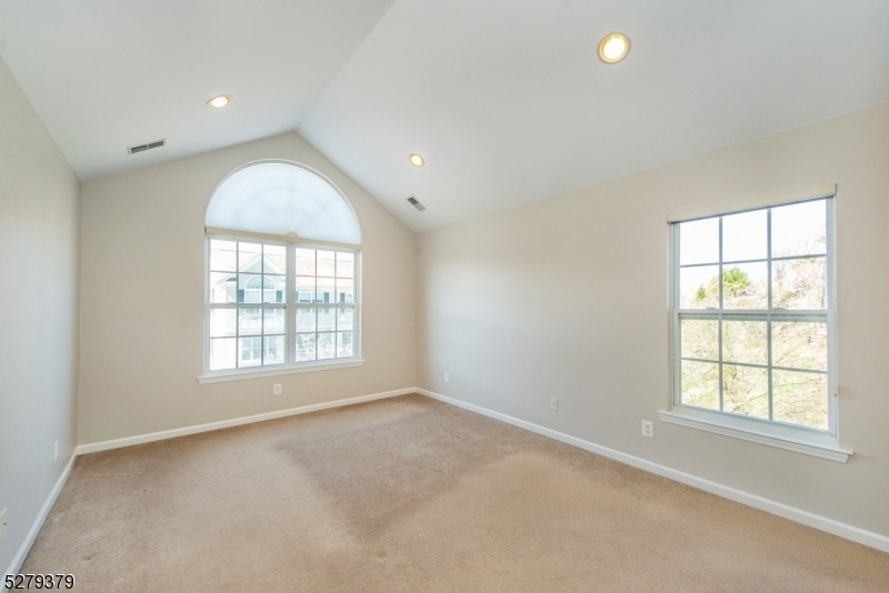 102 Lakeview Ct - Photo 15