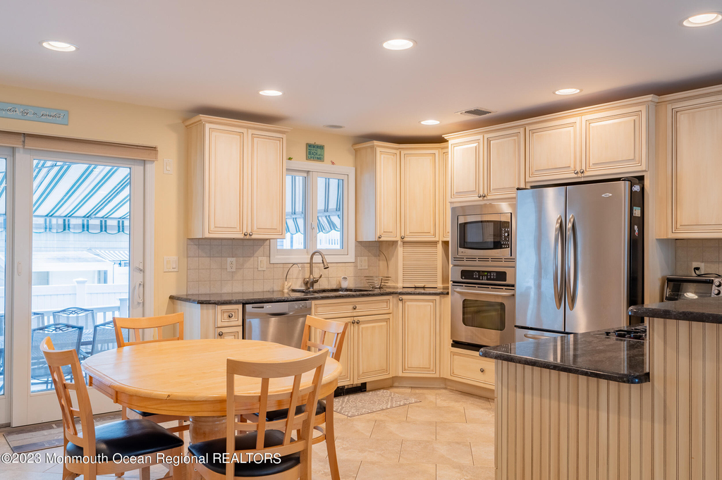 219 3rd Avenue - Photo 3