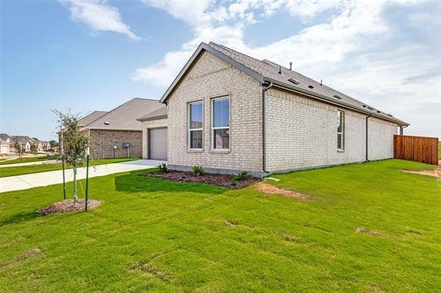 3029 Eriskay Drive - Photo 2