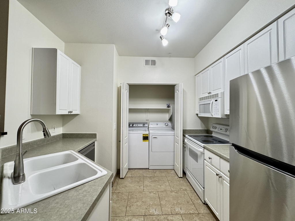 1701 E Colter Street - Photo 0