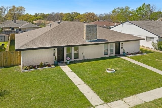 310 Candlewood Place - Photo 1