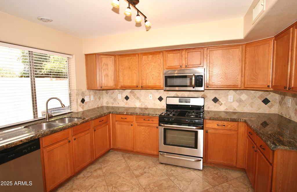 12826 W Windsor Avenue - Photo 4