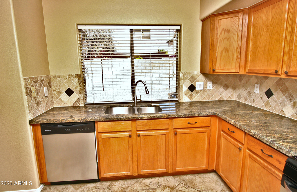 12826 W Windsor Avenue - Photo 3