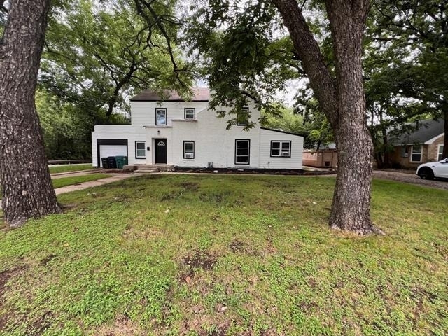 622 N Austin Street - Photo 0