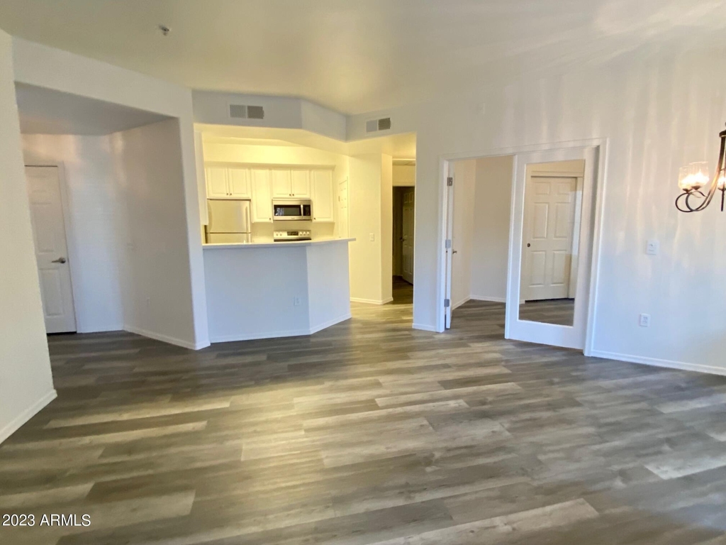 600 W Grove Parkway - Photo 5