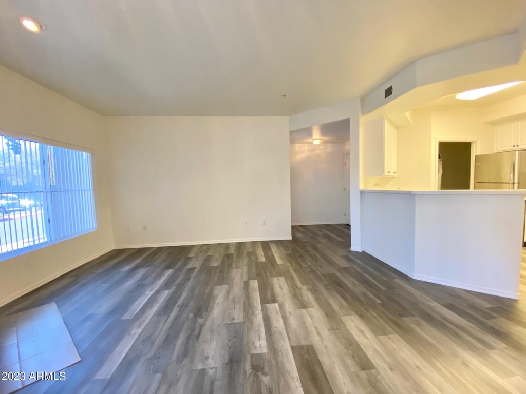 600 W Grove Parkway - Photo 4