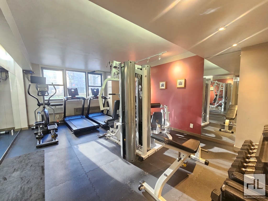 East 36 Street - Photo 4